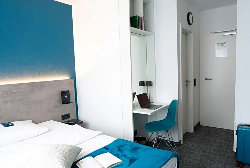 Comfort Garni Hotel - Image 1