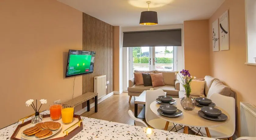 The Monument Apartment, 2 Bedrooms, 2 Bathrooms, Private Balcony, Open Plan kitchen, Recently Renovated, Code-Access Development, Free Multi Car Park, Ideal Location - Image 1