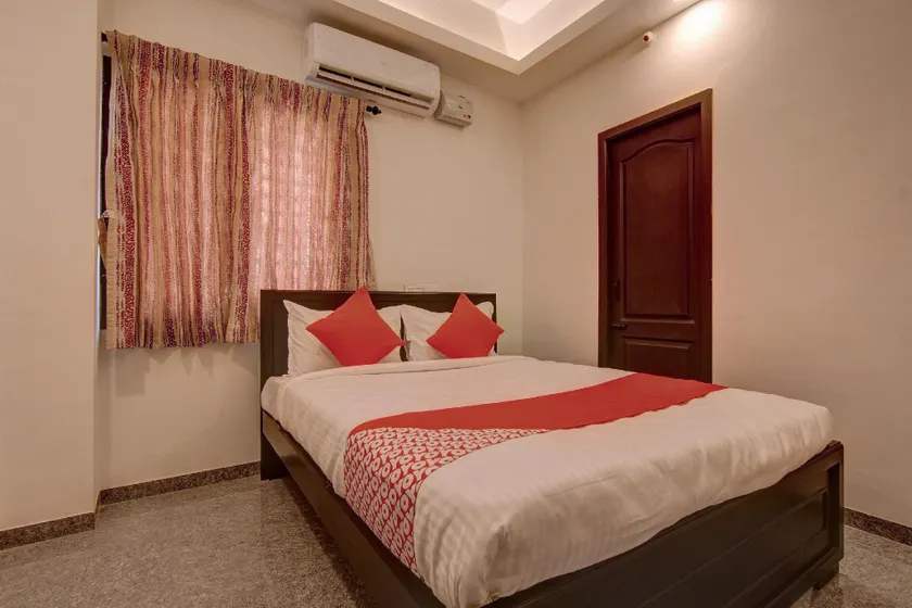 Hotel O Blue Moon - Image 1