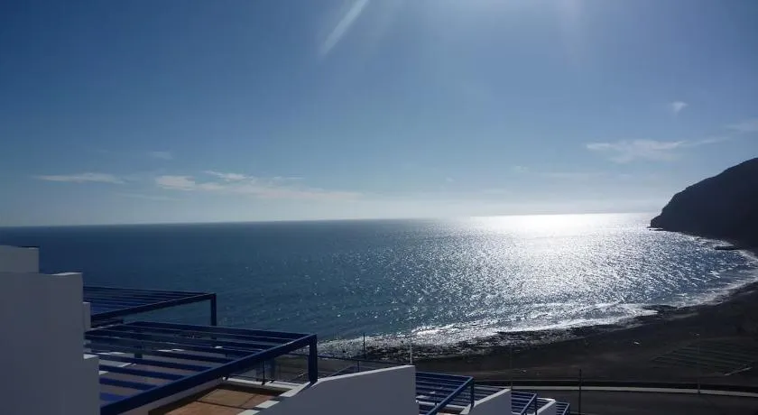 ERSTAUNLICHE LUXUSWOHNUNG MIT MEERBLICK UND SONNENGETRÄNKTER, GERÄUMIGER TERRASSE / KOSTENLOSEM WIFI - Image 1