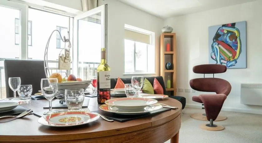 Modern 2BR Duplex-7min Oxford 14min Blenheim 15 BV - Image 1