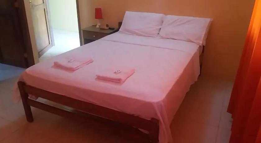 Hostal Montecarlos - Image 1