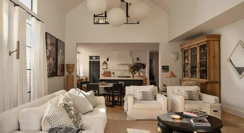 A Nomadic Abode Boutique Bolthole Armadale - Image 1