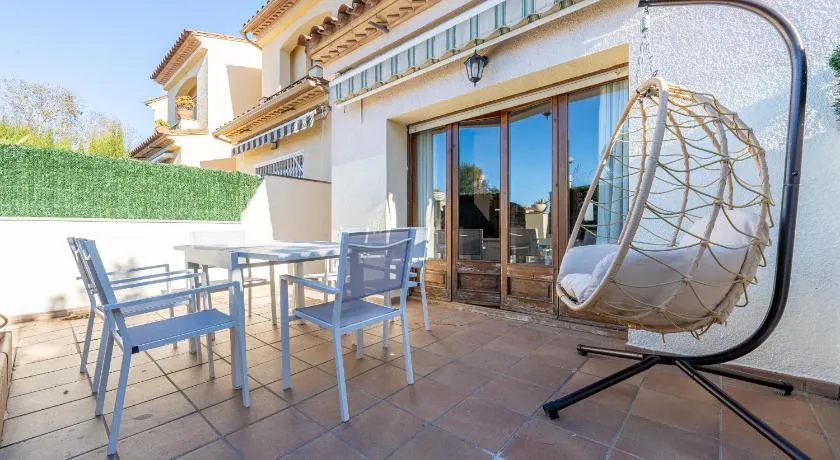 Hauzify I Casa Marinada - Image 1