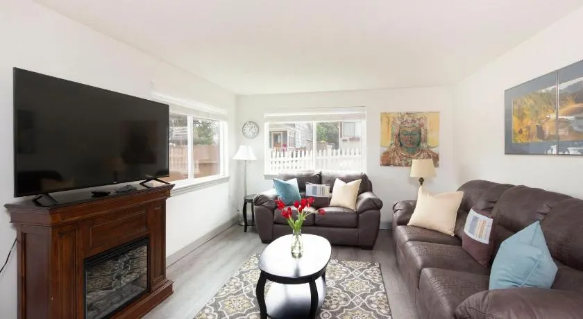 RIVERWALK SEASIDE- Walk to Beach, Seaside Beach Condo, Pet Friendly, Sleeps 6 - Image 1