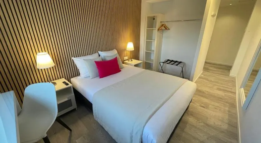 Hôtel les Coulisses - Image 1