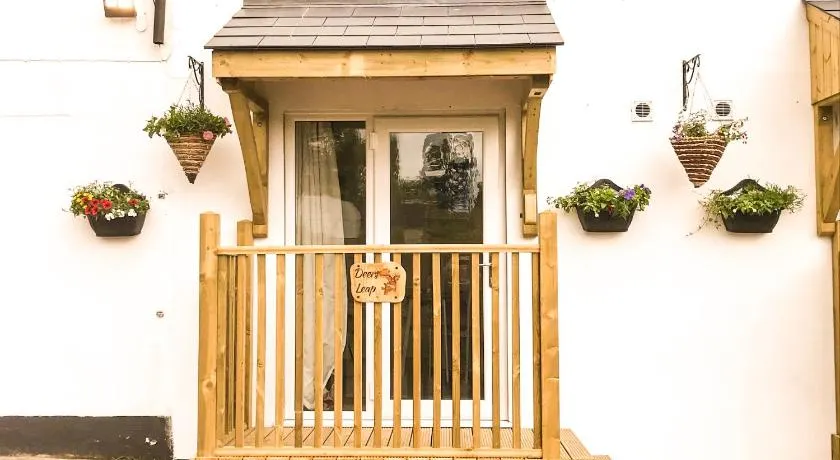 Deers Leap, A modern new personal double bedroom holiday let in The Forest Of Dean - Image 1