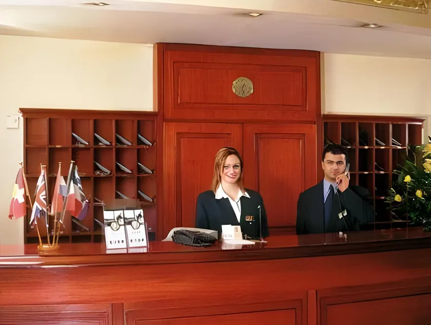 Lingos Hotel - Image 1