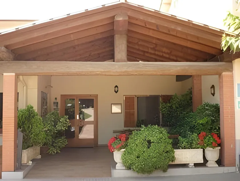 Fonda Barris - Image 1