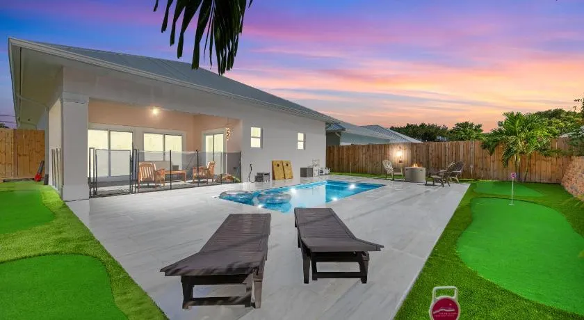 New Build- Mini Golf Course-Heated Saltwater Pool-Game Room - Image 1