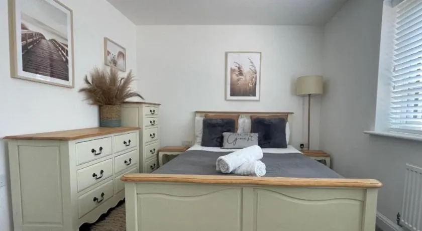 Barry Waterfront Stays - ENTIRE 3 BED PROPERTY - Image 1