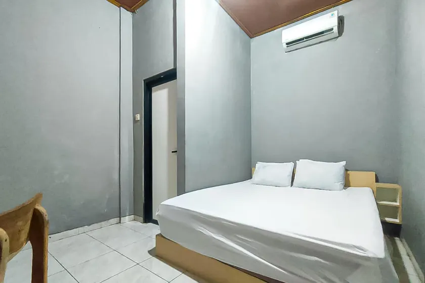 Nay Guesthouse near UMS Mitra RedDoorz - Image 1