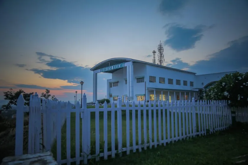 Treeoise Resort - Image 1