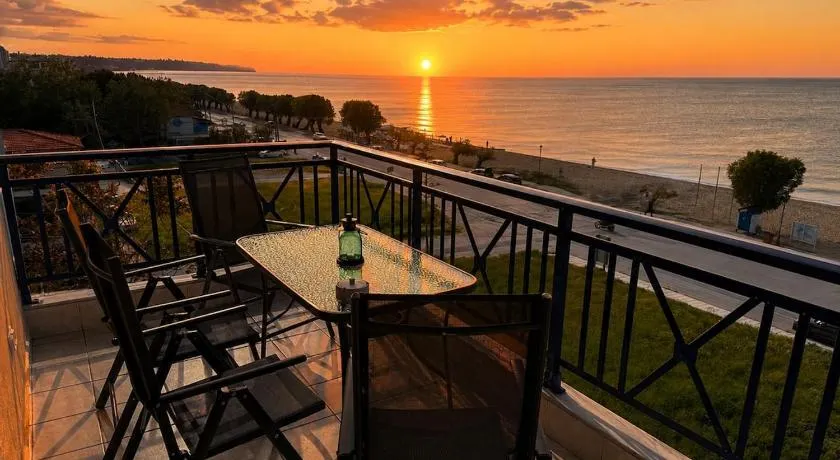 Sea View Luxury Apartment Beachfront 2BR - Image 1