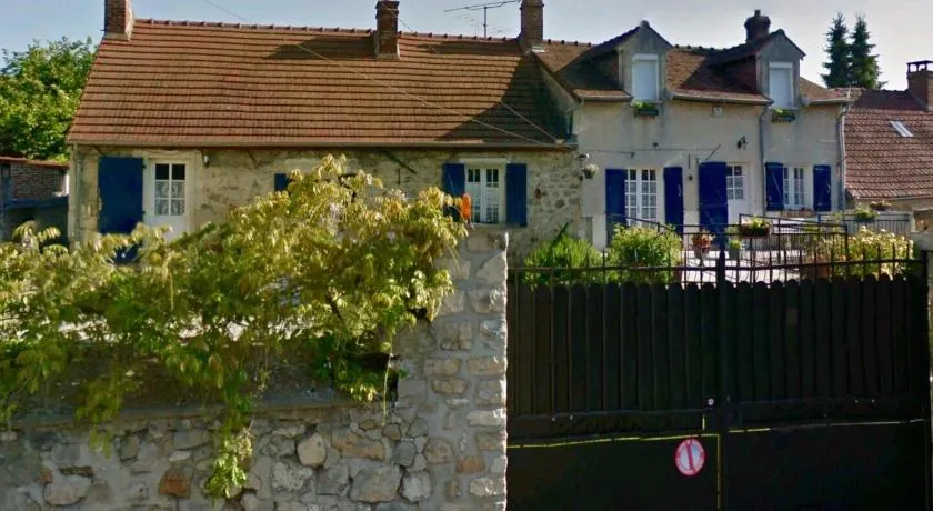Chez Madame Titus - Image 1