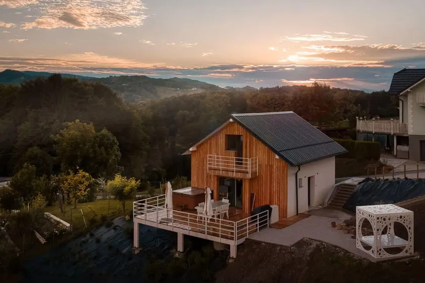 Cottage Retreat with Hot Tub & Sauna - Image 1