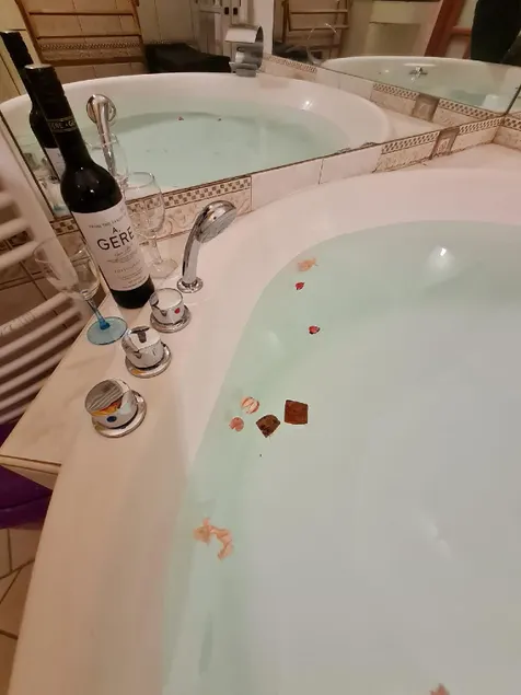 HotTub Comfy Apartment - Image 1