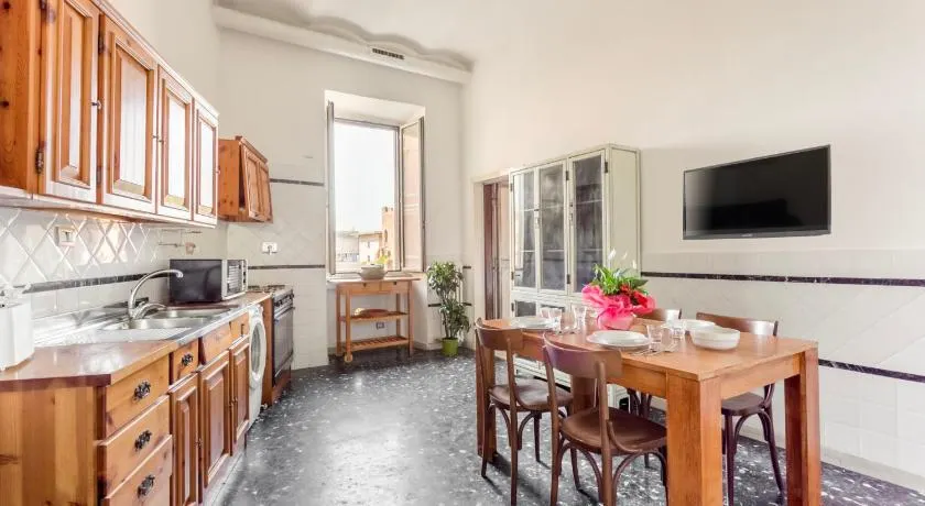 AmoRoma Home - Image 1