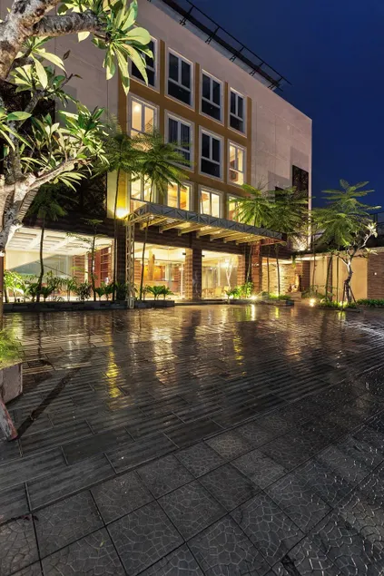 Hotel Adilla Syariah Ambarukmo - Image 1