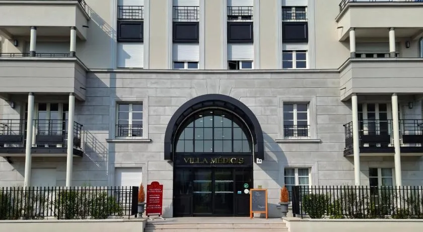 Villa Médicis Versailles Saint-Cyr-l'Ecole - Image 1