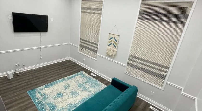 Mo's Place - Image 1