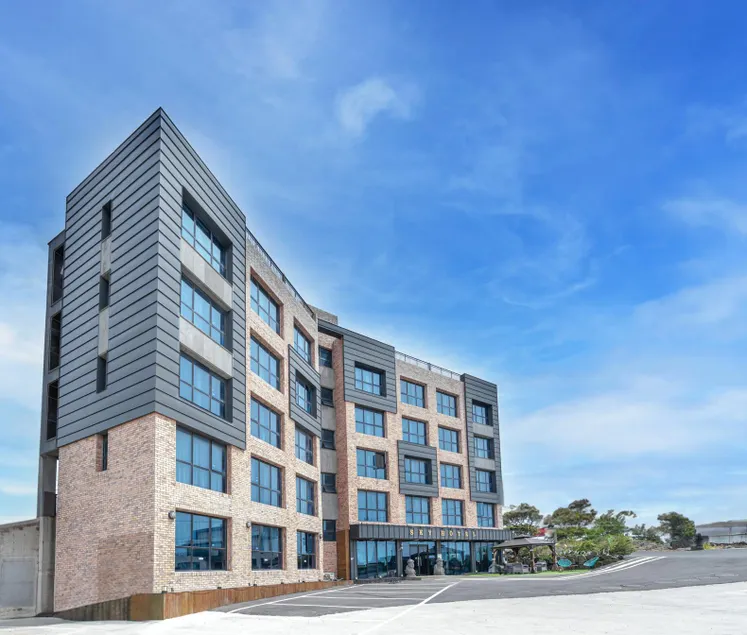 Sky Hotel - Image 1