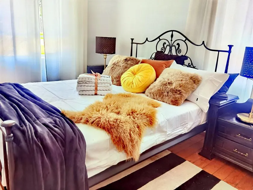Cozy 5 br home in a central location to everywhere - Image 1