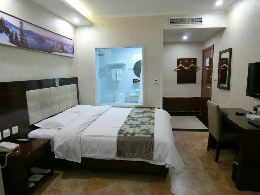 Super 8 Hotel (Tianshui Fuxi Road Branch) - Image 1