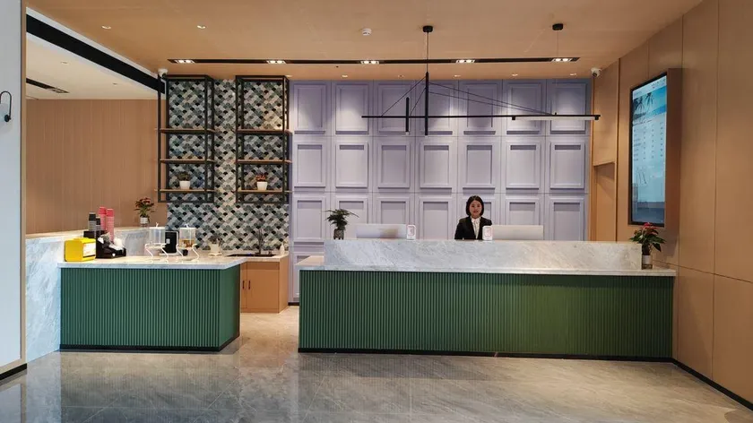 E Wan Business Hotel - Image 1