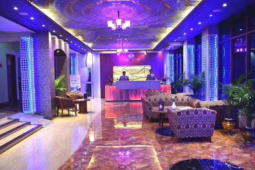 HOTEL LAKE CASTLE - Parkview - Image 1