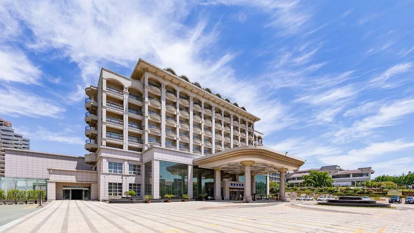 Qingdao Guokang Haiqing Hotel - Image 1