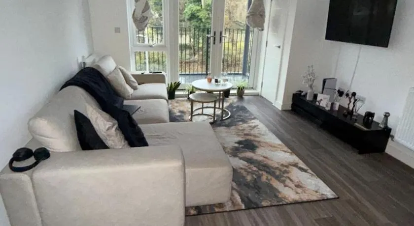Cosy 2-Bed Home Near Bluewater shopping centre - NO PARTY or GROUP GATHERINGS ALLOWED - Image 1