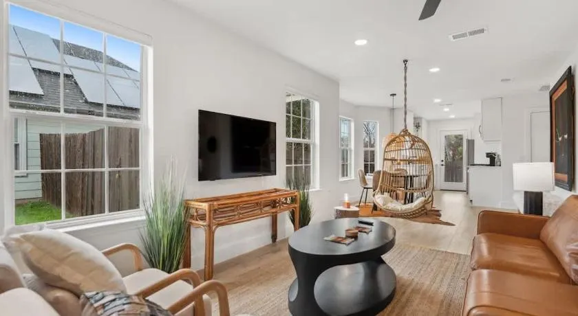 3BR Austin Oasis with 2 Cold Plunges and Ping Pong - Image 1