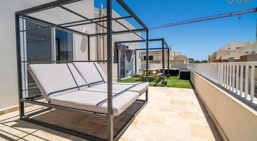 Sannat Penthouse Retreat Hot Tub and Outdoor Lounge - Image 1