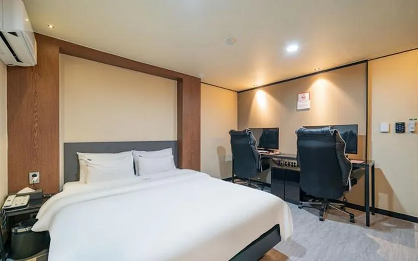 Hotel Social Stay - Image 1