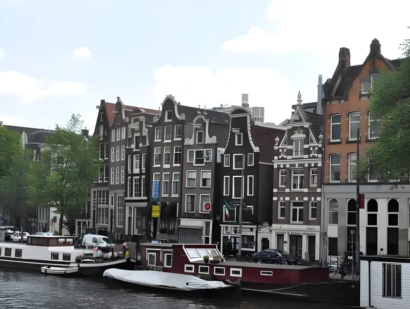 Rembrandt Square Boat - Image 1