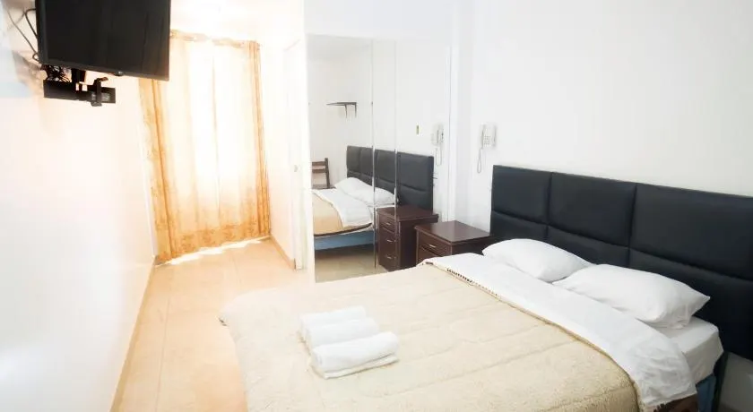 Hostal Sueños Breña - Image 1