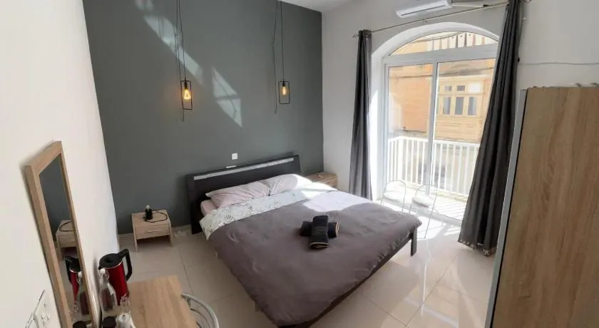 Central Sliema Airconditioned and Spacious - Image 1