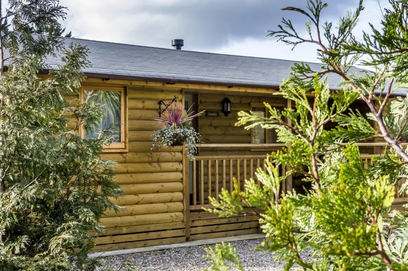 Laurel Lodge - 2 Bedroom Log Cabin - St Florence - Image 1