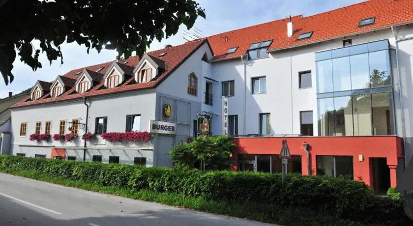 Gasthof Hotel Zur goldenen Krone - Image 1