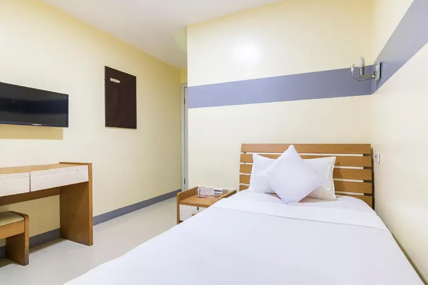 Lucky Hotel Binondo - Image 1