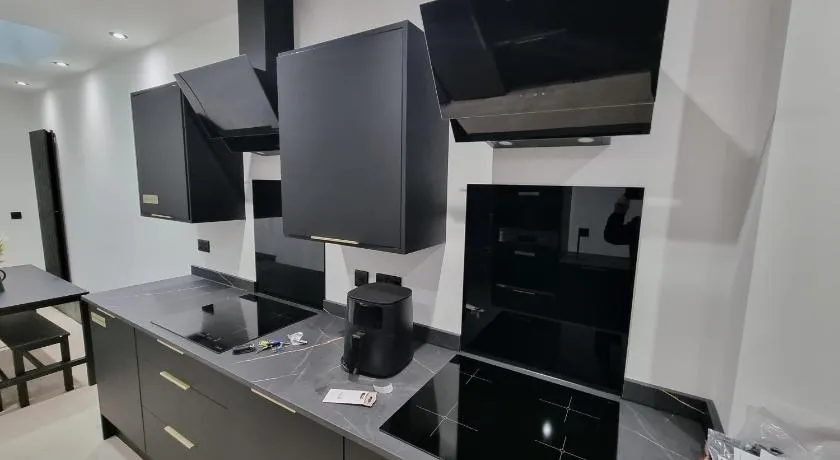 3M Luxury Living - Image 1