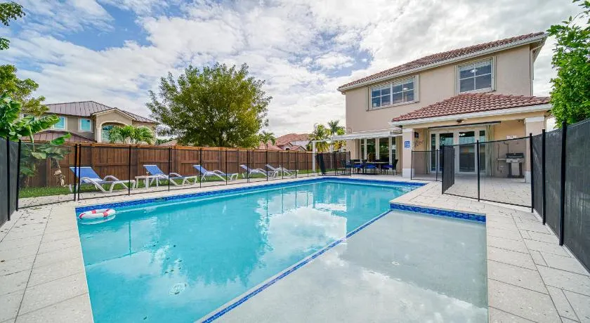 Casa grande con piscina-Palmetto Eliptic Miami- - Image 1