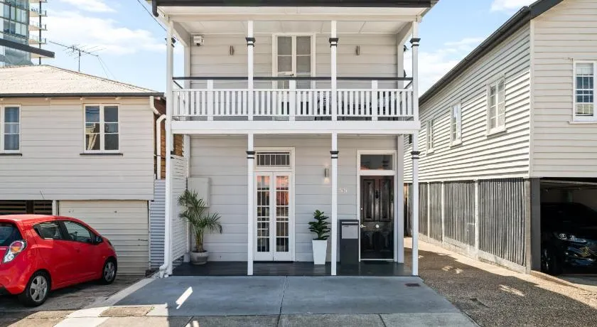 Amelia Terrace - House in Brisbane City Central - Image 1