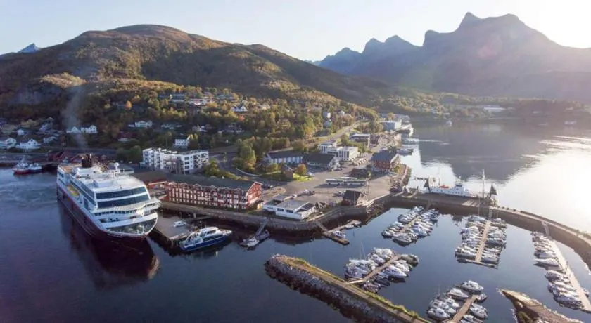 Ørnes Hotell - Image 1