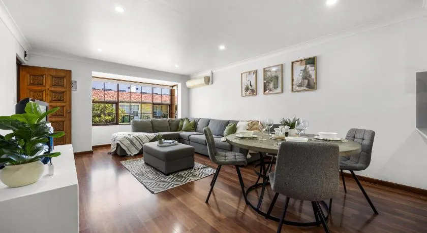 Tranquil Suite - Modern Comfort between CBD & Beach - Image 1