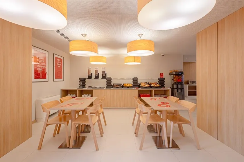 Moov Hotel Porto Norte - Image 1