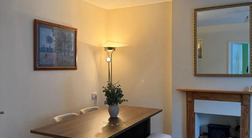 Charming Apartment in Peaceful Basingstoke Setting - Image 1