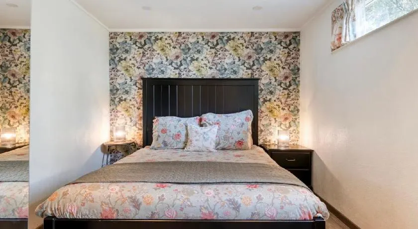 Suite 17 - Image 1