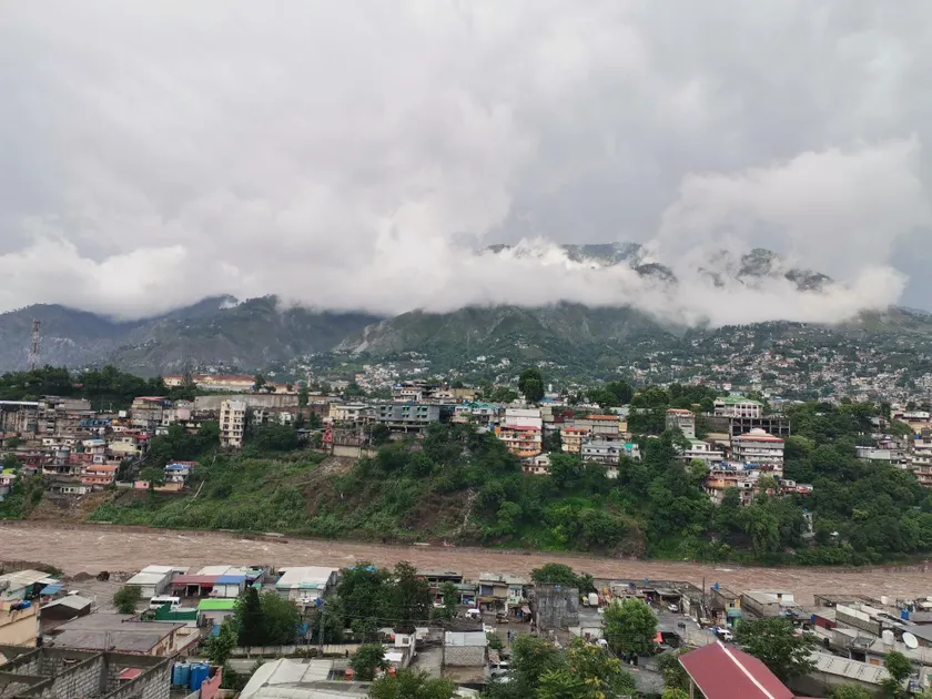 Kashmir Premium Hotel - Image 1